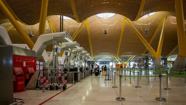 ep interior del aeropuerto de madrid-barajas adolfo el dia en el que se estrena el triple control ep interior del aeropuerto de madrid-barajas adolfo el dia en el que se estrena el triple control