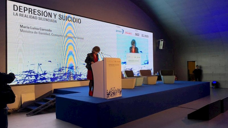 La ministra de Sanidad, Consumo y Bienestar Social en funciones, María Luisa Carcedo, en un acto sobre suicidio y depresión. | MINISTERIO DE SANIDAD ep la ministra de sanidad consumo y bienestar social en funciones maria luisa carcedo en un acto