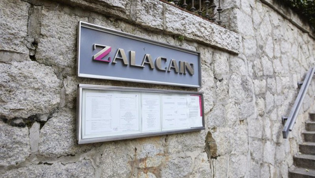 ep logo del restaurante zalacain dias despues de su cierre definitivo en madrid espana