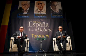 ep nicolas redondo junto al periodista cristobal cervantes en el ciclo espana a debate