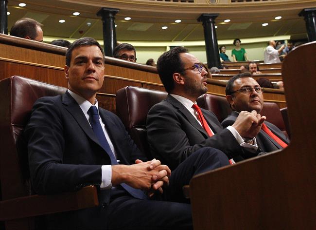 Pedro Sánchez y Antonio Hernando, del PSOE | EUROPA PRESS ep pedro sanchezantonio hernando del psoe