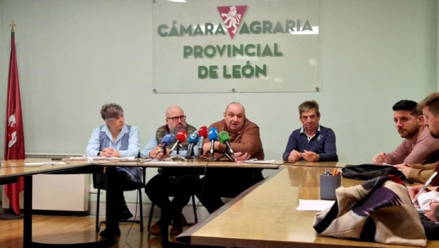 ep representantes de ugal upa asaja ucale coag y uccl en leon han presentado el acto reivindicativo