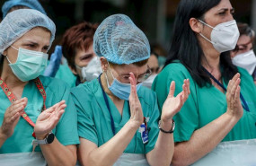 ep sanitarios del hospital severo ochoa de leganes aplauden