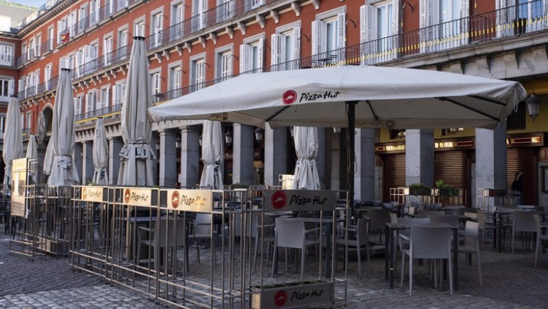 Terraza de Pizza Hut en la Plaza Mayor de Madrid | PIZZA HUT ep terraza de pizza hut en la plaza mayor de madrid