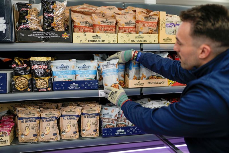 Dia despide enero con el respaldo de los analistas, que elevan previsiones y precios