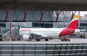 ep un avion de iberia en una de las pistas del aeropuerto de adolfo suarez ep un avion de iberia en una de las pistas del aeropuerto de adolfo suarez