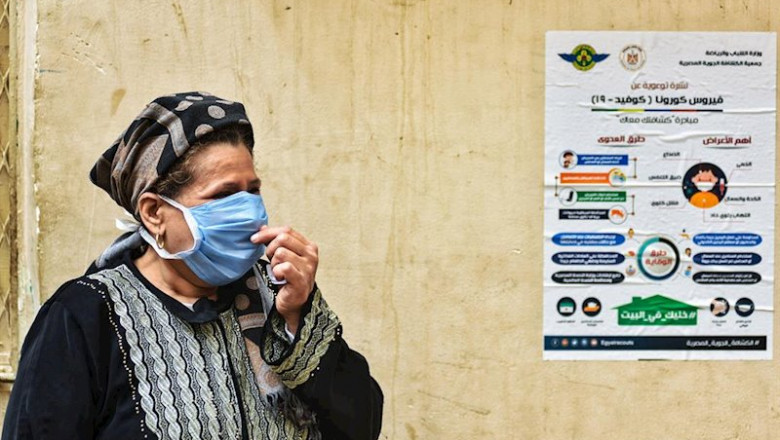 ep una mujer con mascarilla en egipto durante la pandemia de coronavirus
