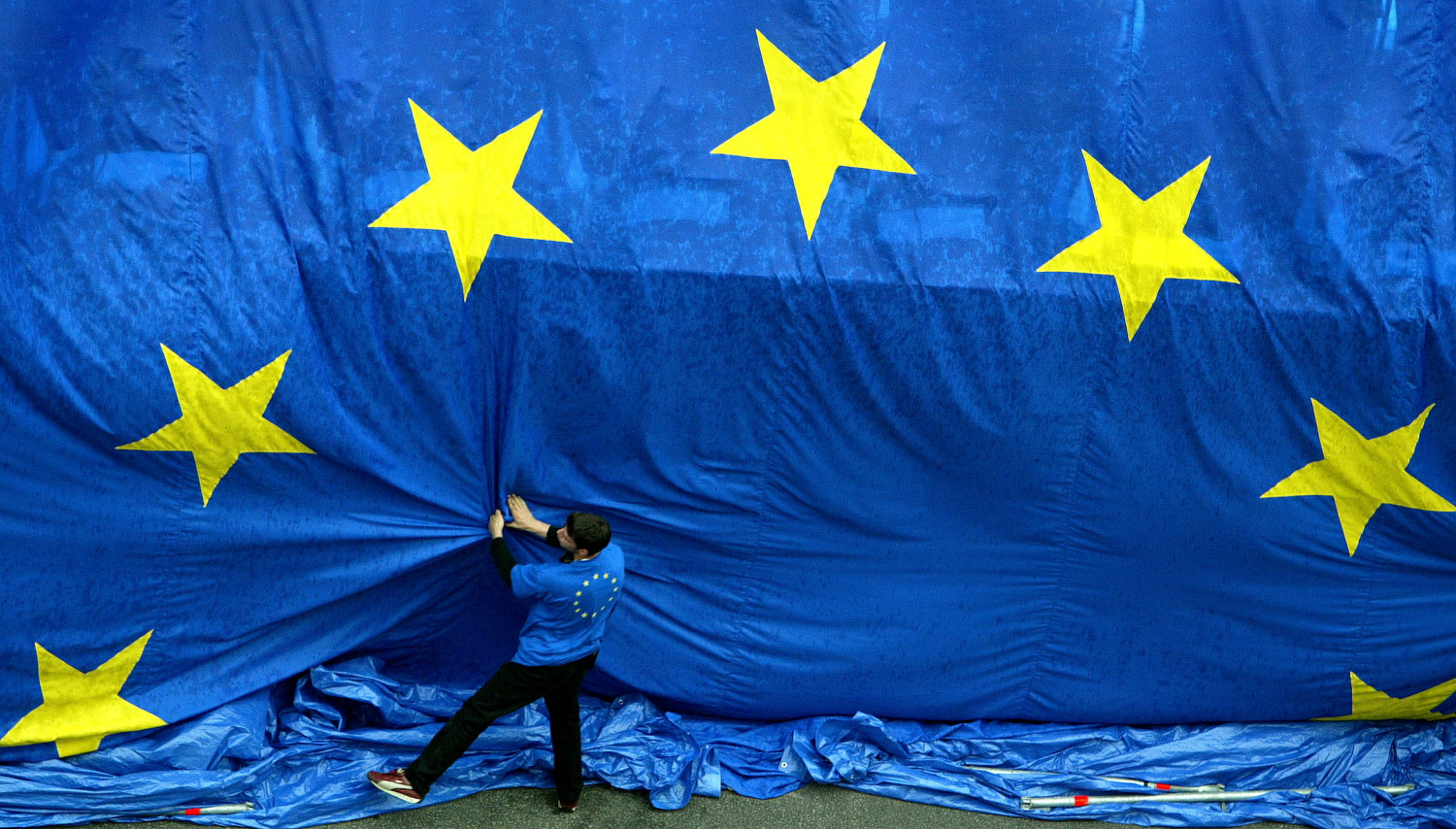 europe zone euro commission europeenne bruxelles drapeau etoiles flag 20211027104615 