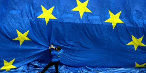 europe zone euro commission europeenne bruxelles drapeau etoiles flag 20211027104615 