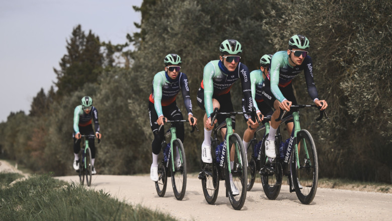 strade bianche d 1 030 alex broadway 