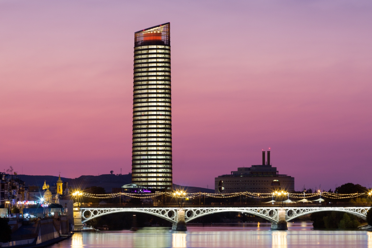 Endesa y Torre Sevilla crearán una de las mayores estaciones de recarga de Andalucía