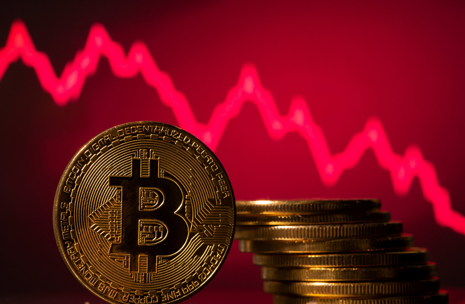 La sangría del bitcoin abre las puertas a caídas hacia los mínimos anuales, en 33.000 dólares
