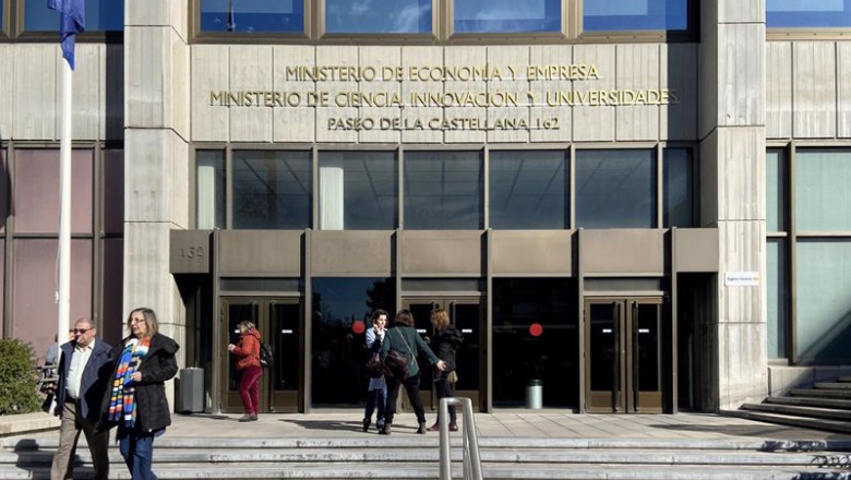 ep archivo   entrada al ministerio de economia y empresa y al ministerio de ciencia innovacion y