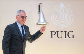 ep archivo   marc puig toca la campana en la salida a bolsa de la compania puig