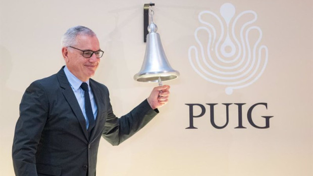 ep archivo   marc puig toca la campana en la salida a bolsa de la compania puig