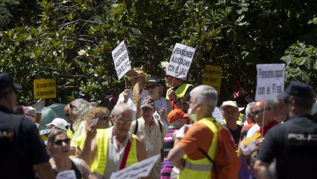 ep archivo   varios pensionistas durante una concentracion el pasado mes de junio