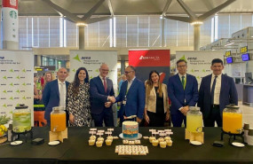 ep celebracion primer vuelo directo entre malaga y malta ep celebracion primer vuelo directo entre malaga y malta