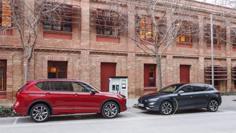 ep coches electrificados cargandose