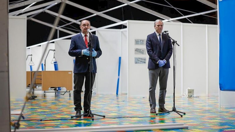 Declaración retransmitida por streaming del presidente de Aragón, Javier Lambán, y el alcalde de Zaragoza, Jorge Azcón, con motivo de su visita a la instalación de un hospital de campaña en el Auditorio de Zaragoza. | CHUS MARCHADOR ep declaracion retransmitida por streaming del presidente de aragon javier lamban y el alcalde de