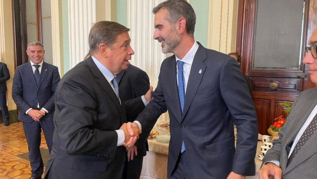 ep el consejero de agricultura pesca agua y desarrollo rural ramon fernandez pacheco y el ministro