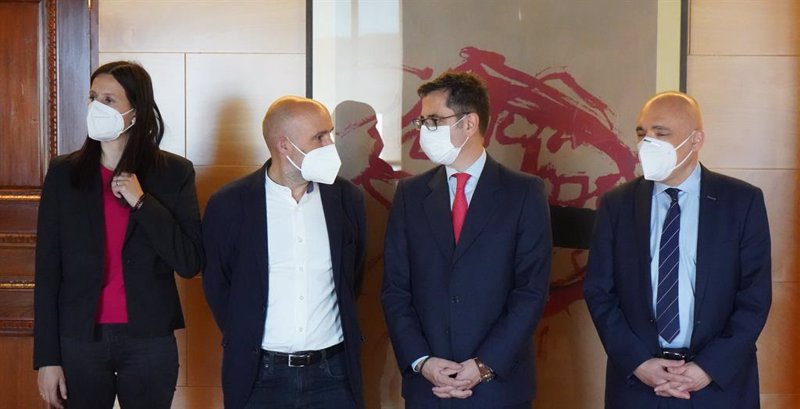 ep el diputado del bng nestor rego junto al ministro de la presidencia felix bolanos
