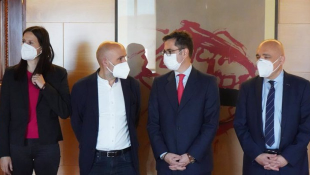 ep el diputado del bng nestor rego junto al ministro de la presidencia felix bolanos