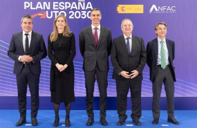 ep el presidente de sernauto javier puyol derecha durante la presentacion del plan auto 2030