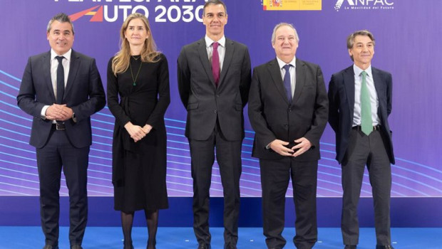 ep el presidente de sernauto javier puyol derecha durante la presentacion del plan auto 2030