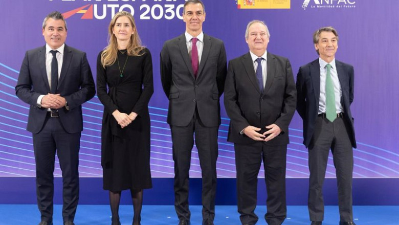ep el presidente de sernauto javier puyol derecha durante la presentacion del plan auto 2030