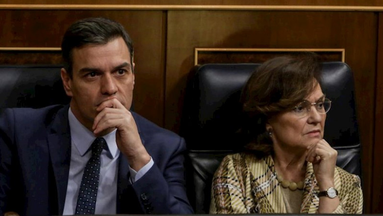 ep el presidente del gobierno pedro sanchez y la vicepresidenta primera carmen calvo en sus escanos