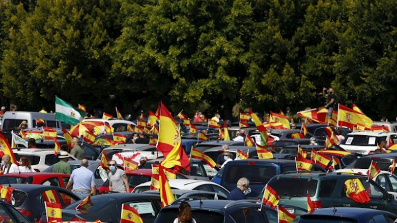 ep en malaga caravana de coches convocada por vox contra la gestion del gobierno de pedro sanchez en