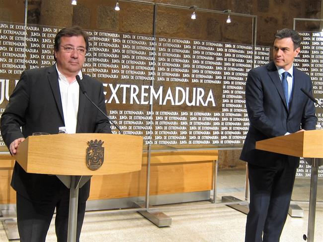 Fernández Vara y Pedro Sánchez, en Presidencia | EUROPA PRESS ep fernandez varapedro sanchez en presidencia