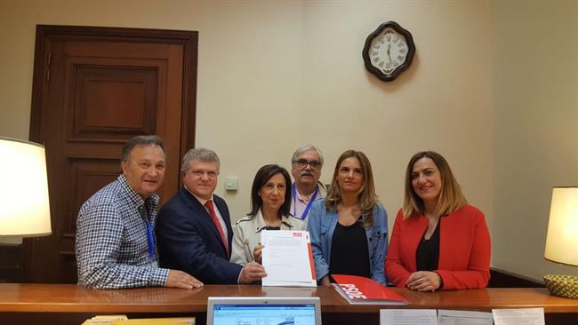 El Grupo Socialista, con Robles a la cabeza, registra una iniciativa | PSOE ep grupo socialista con roblesla cabeza registrainiciativa