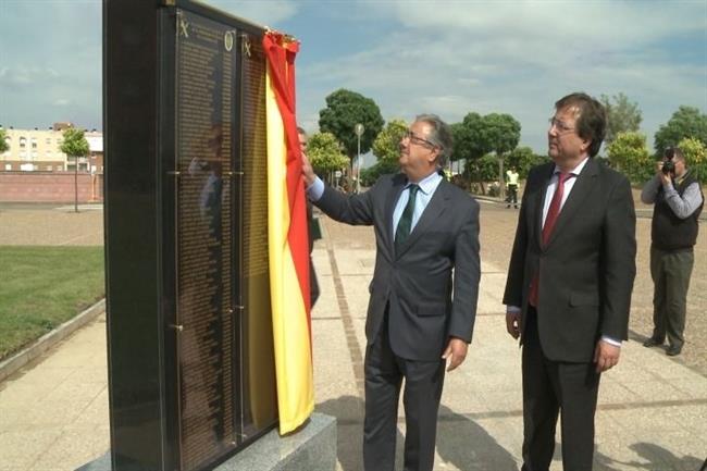 Juan Ignacio Zoido y Guillermo Fernández Vara en la Academia de Tráfico | EUROPA PRESS ep juan ignacio zoidoguillermo fernandez varala academiatrafico