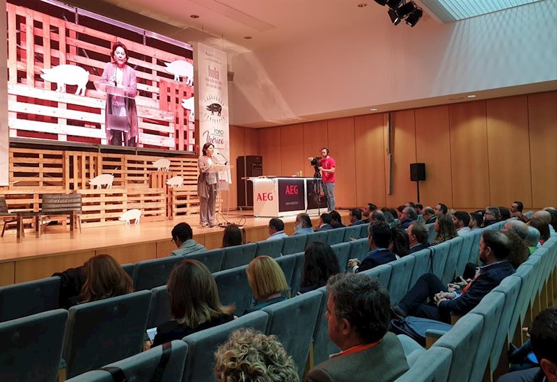 ep julia perez lozano en la apertura del ii foro internacional del iberico en salamanca