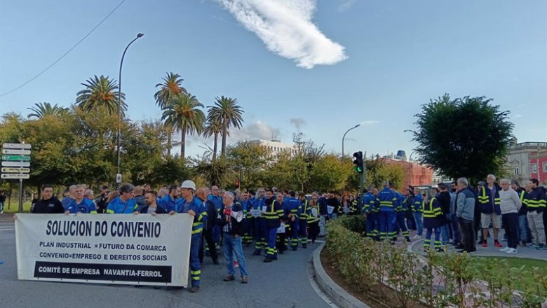 ep mas de 300 personas de la plantilla de navantia ferrol y fene cortan el trafico ante la ep mas de 300 personas de la plantilla de navantia ferrol y fene cortan el trafico ante la