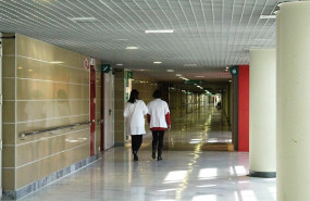 ep medicos en un pasillo de son espases