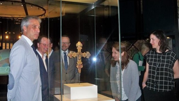 ep miembros de la caixa ybritish museumapiezala exposicion