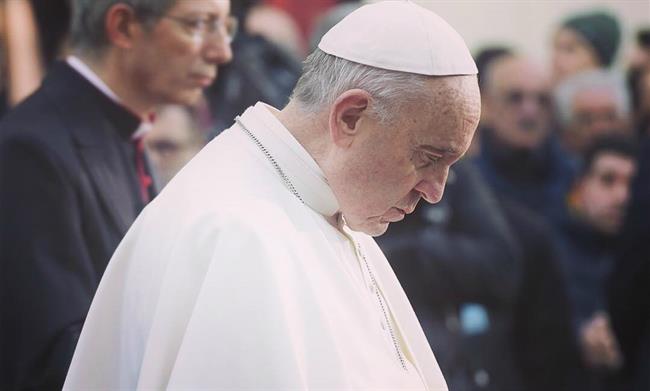 El Papa Francisco rezando, en una foto de su cuenta de Instagram | INSTAGRAM ep papa francisco rezando enfotosu cuentainstagram