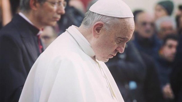 ep papa francisco rezando enfotosu cuentainstagram