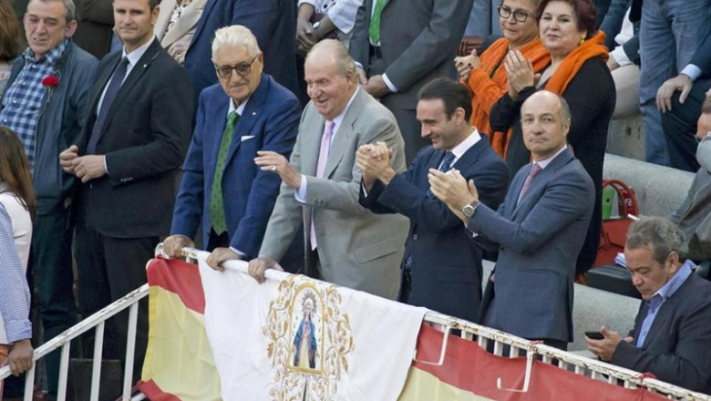El Rey Juan Carlos disfruta de una tarde de toros con Enrique Ponce | JOSÉ VELASCO ep rey juan carlos disfrutauna tardetorosenrique ponce