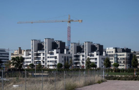 ep una grua en una zona de construccion de edificios a 27 de octubre de 2021 en madrid espana