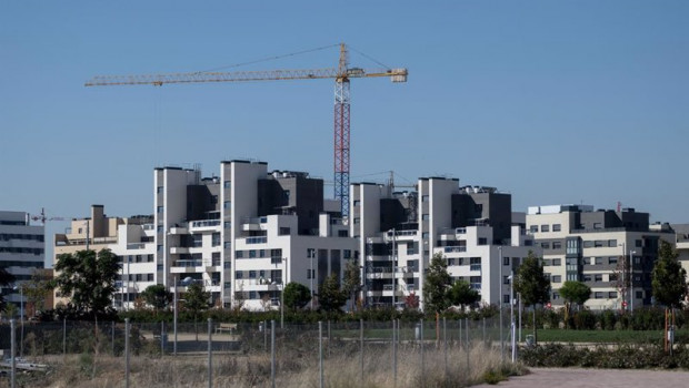 ep una grua en una zona de construccion de edificios a 27 de octubre de 2021 en madrid espana