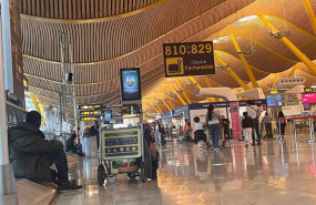 ep una persona sin hogar entre los pasajeros de la t4 de barajas