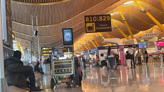 ep una persona sin hogar entre los pasajeros de la t4 de barajas ep una persona sin hogar entre los pasajeros de la t4 de barajas