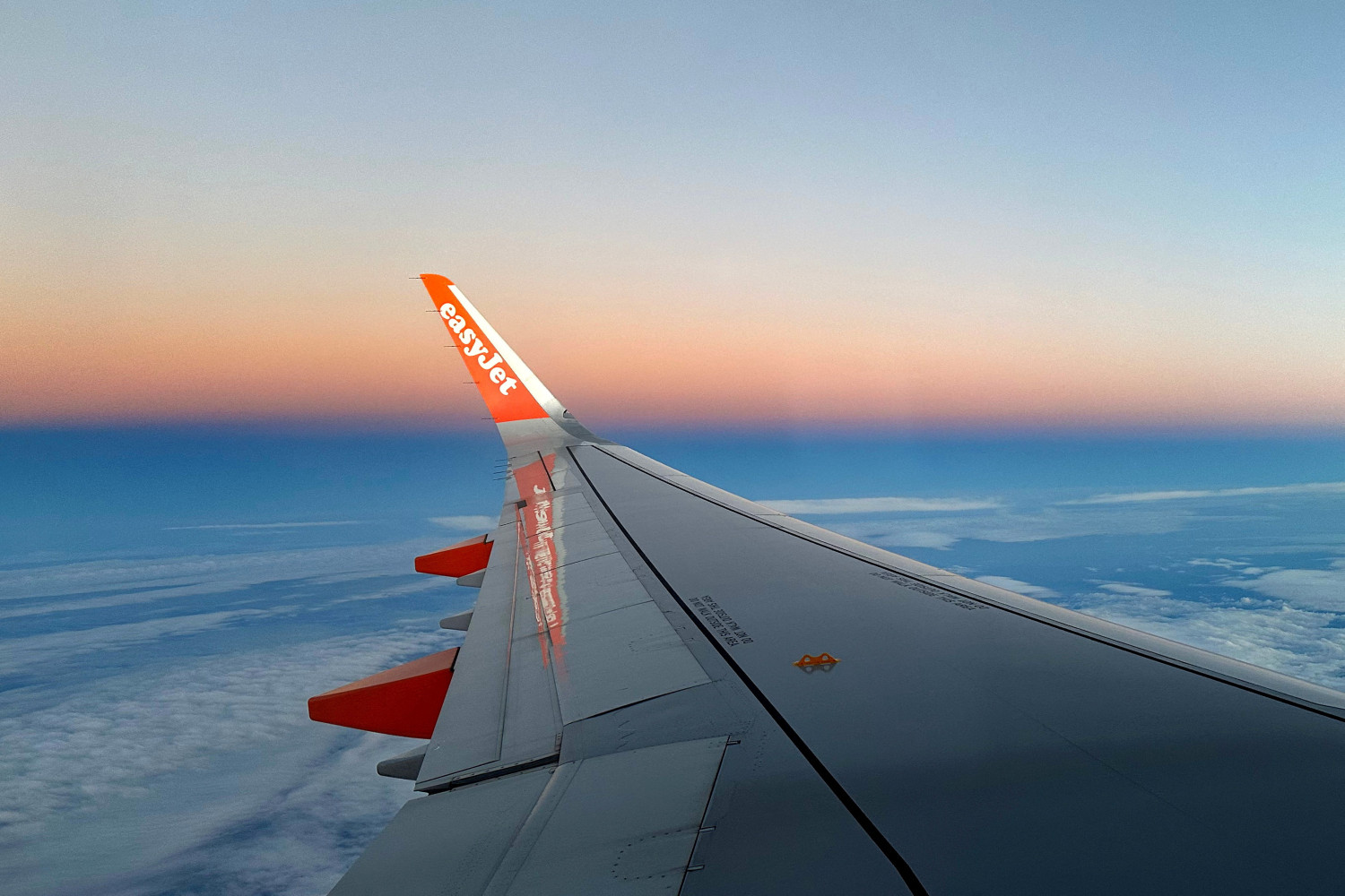 l aile d un avion easyjet l aile d un avion easyjet