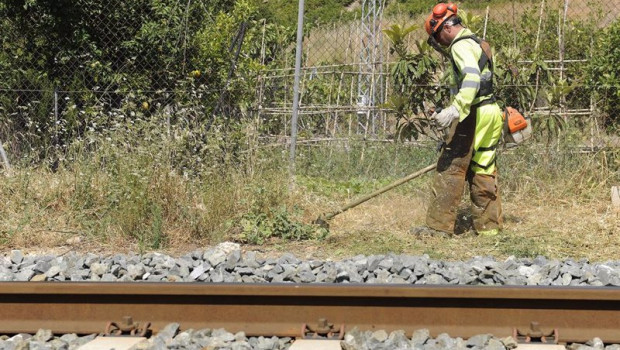 ep archivo   adif reactiva el plan de prevencion de incendios en las lineas ferroviarias y sus