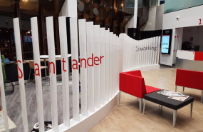 ep archivo   banco santander ha iniciado un proceso de transformacion en sus oficinas por el que