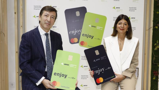 ep archivo   bankinter y aena lanzan una tarjeta de fidelizacion para los pasajeros del gestor