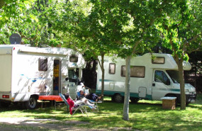 ep archivo   caravanas en un camping